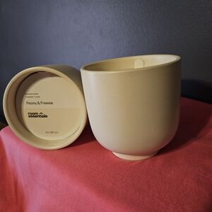 Room Essentials Cream Peony & Freesia Candle